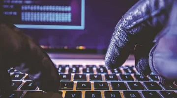 الابتزاز وقت المزاح.. متى يتحول الهزار إلى جريمة يعاقب عليها القانون